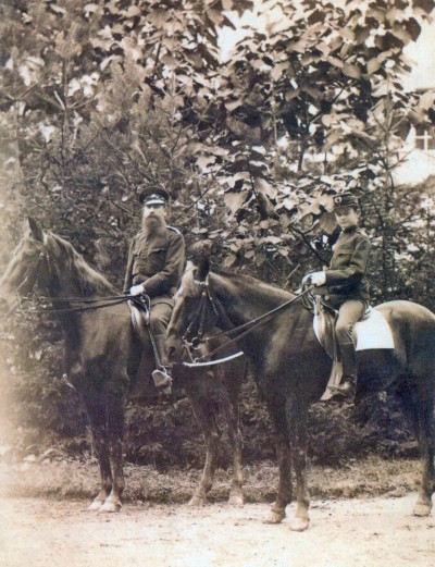 Mladi prestolonaslednik Aleksandar Obrenović na konju